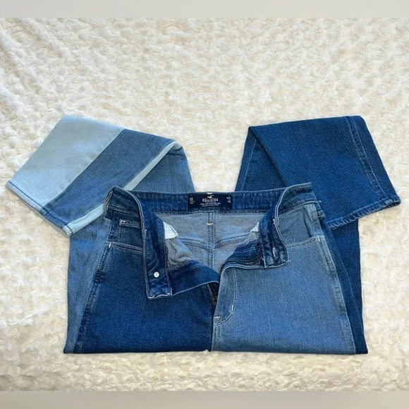 Hollister | Ultra High-Rise Mom Jeans - Picture 4 of 7